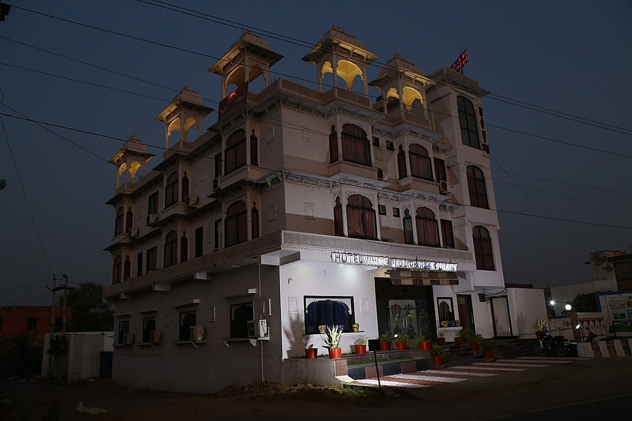 undefined Hotel White Tulip 8