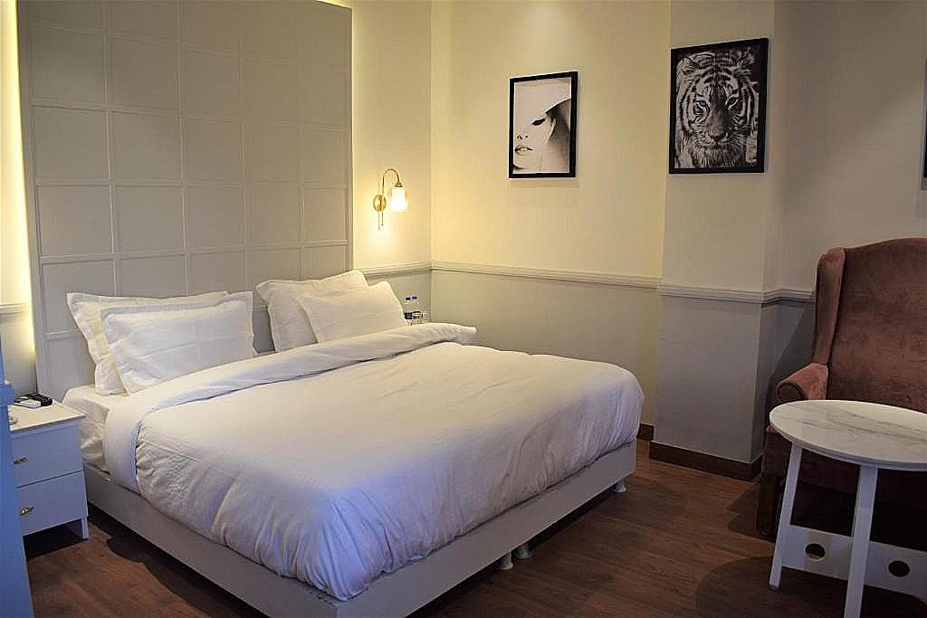 undefined Hotel ND Manor 5