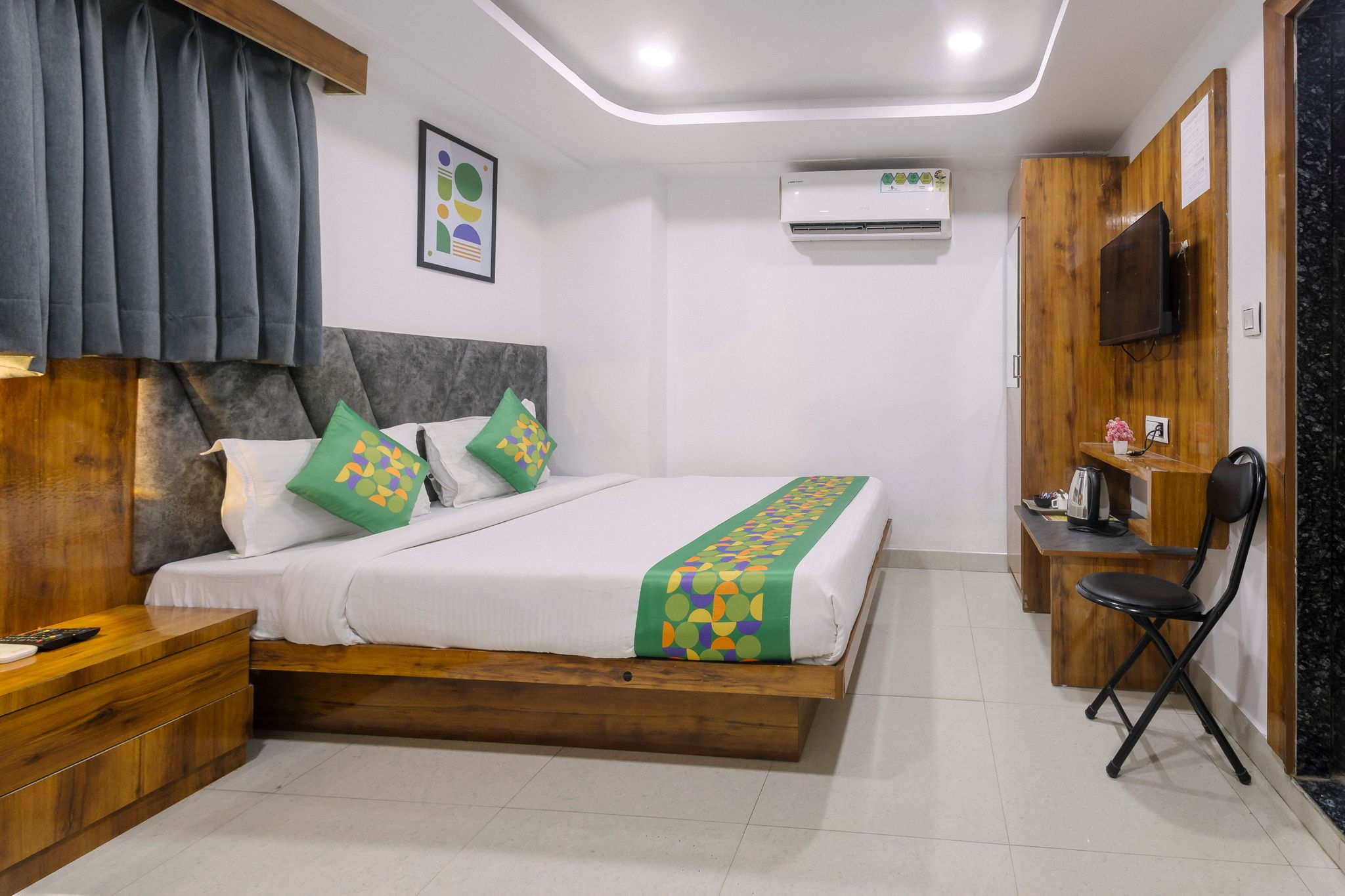 Treebo Prince Plaza Superior Double Room 8