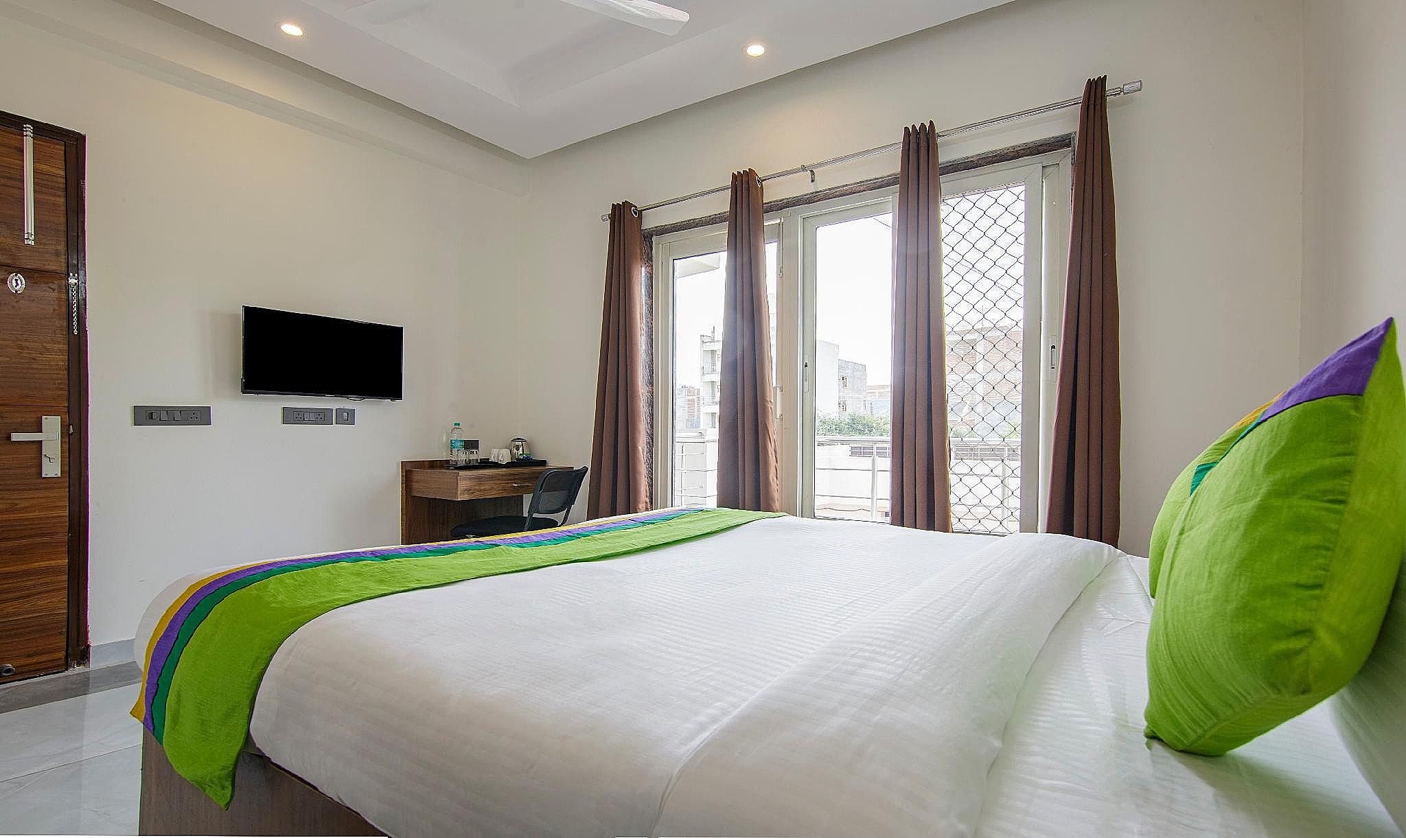 Treebo Grand Vista - 63A Standard Double Room 3