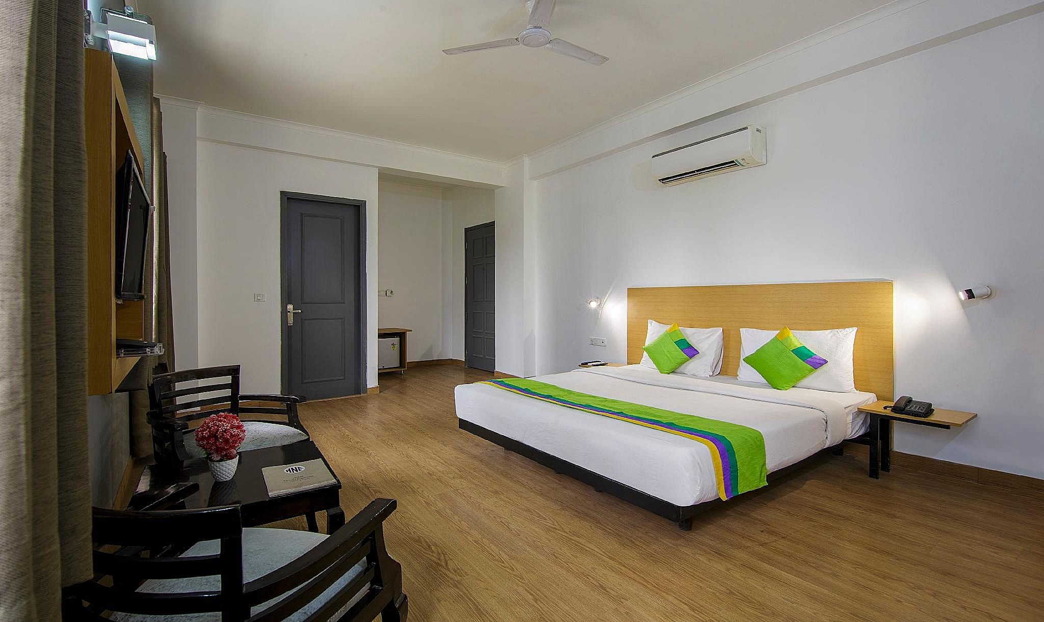 Treebo Noida Express Deluxe Double Room 3