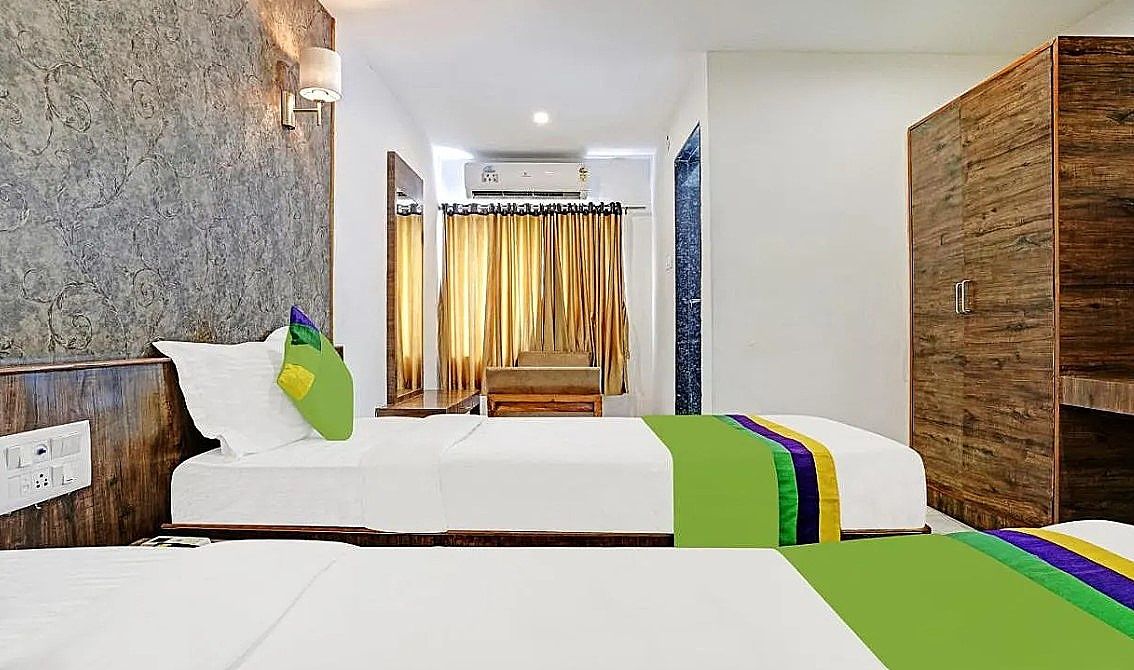 Treebo Noida Express Deluxe Double Room 2