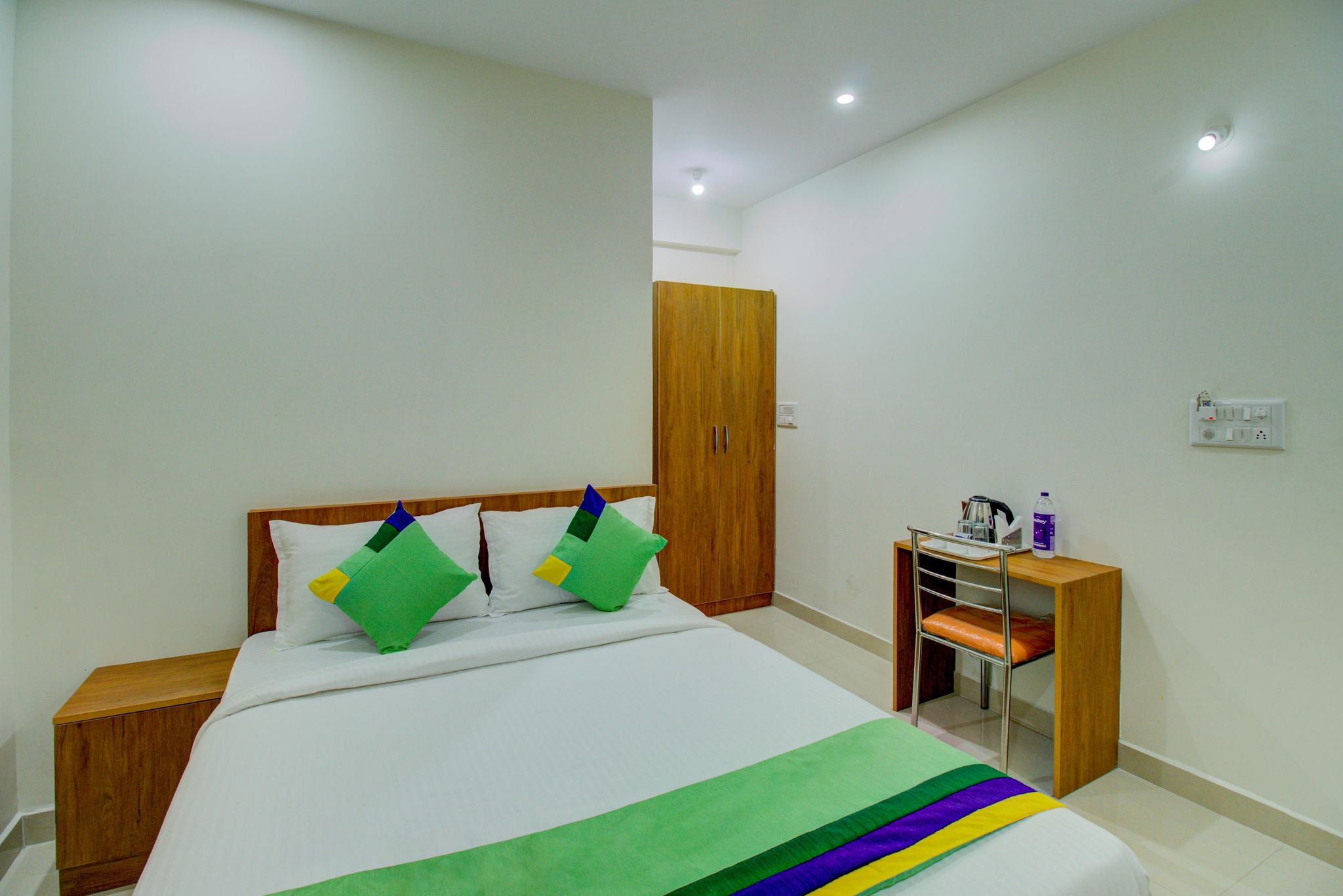 Treebo Fortune Stay Inn Economy Double Room 4