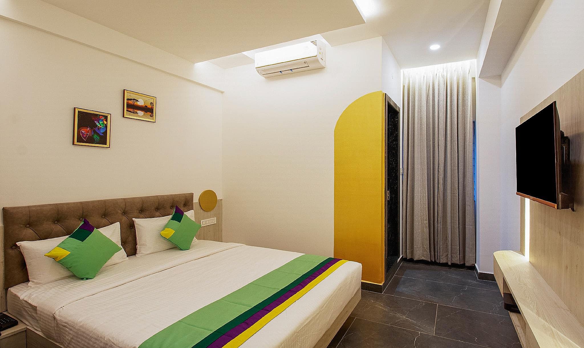 Itsy Hotels Silver Keys Standard Double Room 2