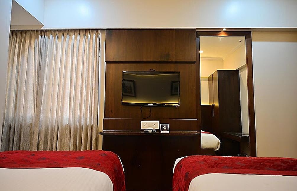 Hotel Golden Riviera Executive Room 7