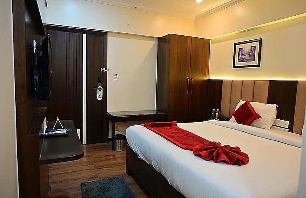 Hotel Golden Riviera Executive Room 4