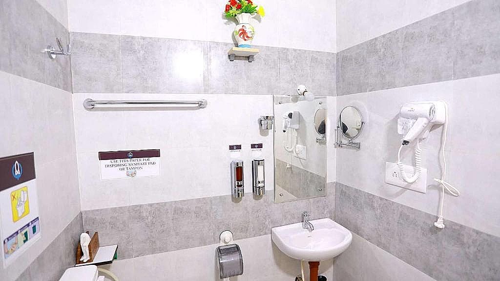 Base9 Cochin Airport Hotel Deluxe Double Room 16