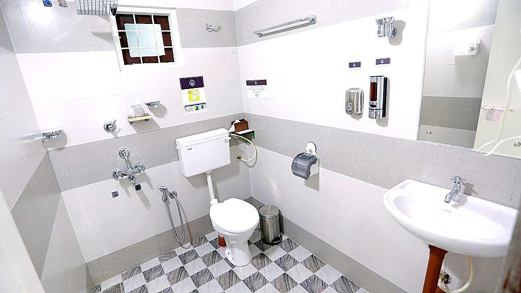 Base9 Cochin Airport Hotel Deluxe Double Room 15