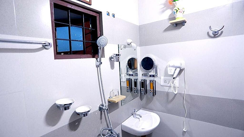 Base9 Cochin Airport Hotel Deluxe Double Room 19
