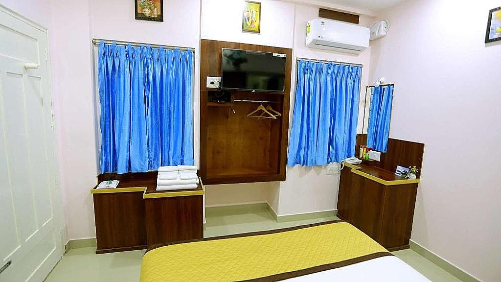 Base9 Cochin Airport Hotel Deluxe Double Room 28