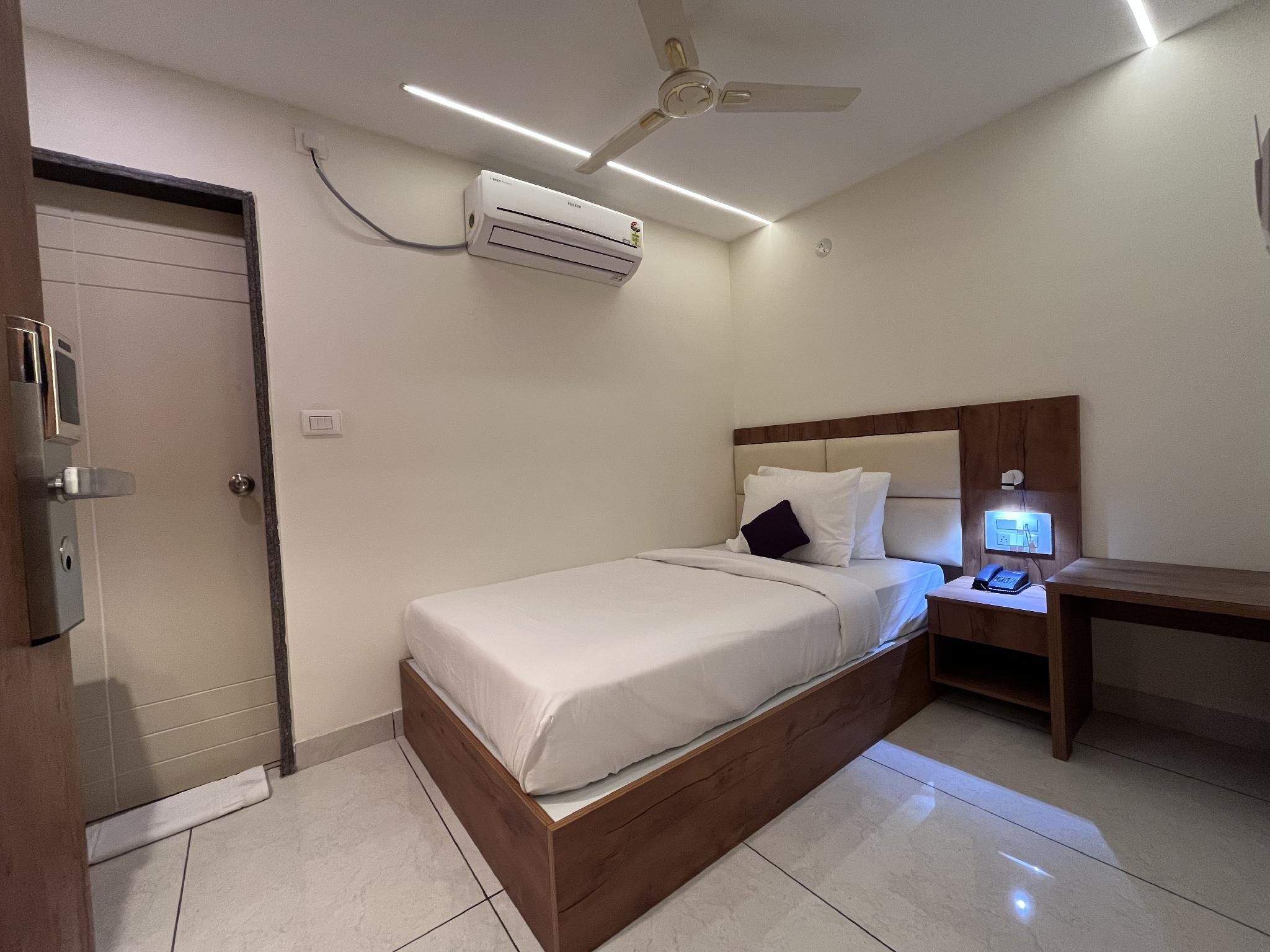Solo Room