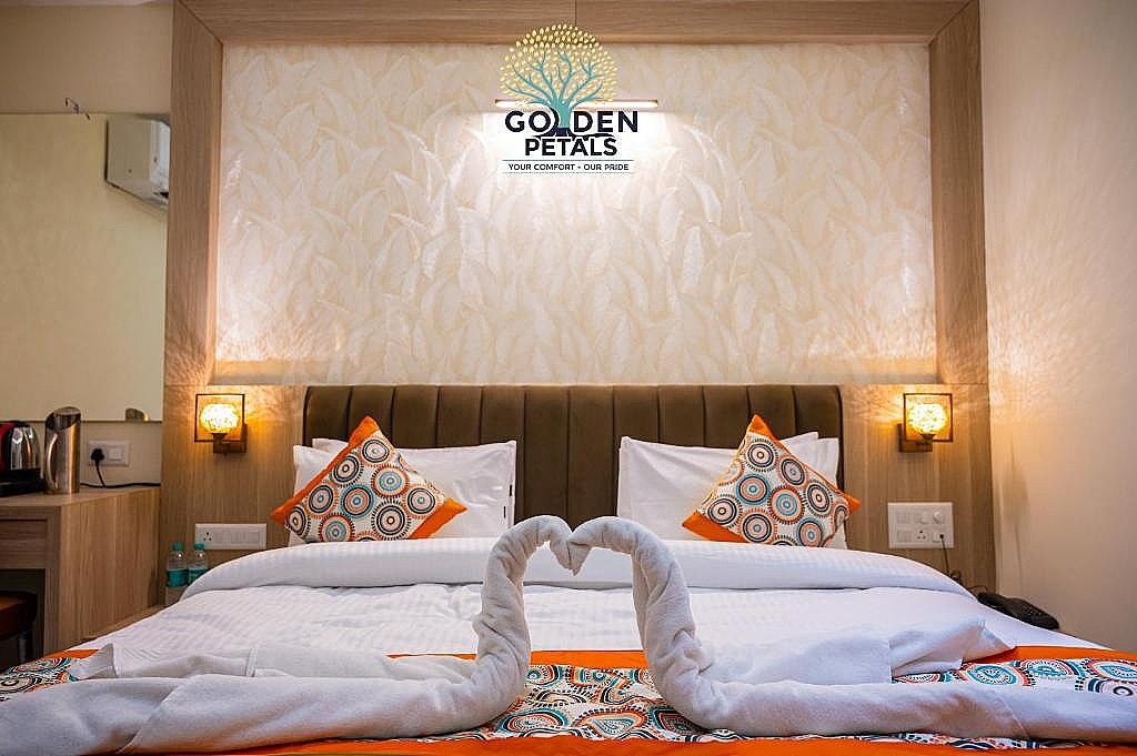Hotel Golden Petals Deluxe Double Room 7