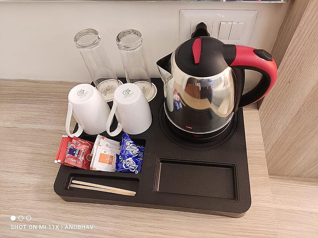 Hotel Golden Petals Deluxe Double Room 8
