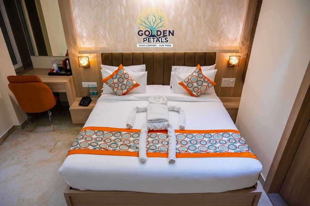 Hotel Golden Petals Deluxe Double Room 6