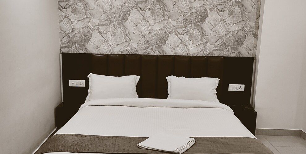 Neelkanth Ayodhya Deluxe room 2
