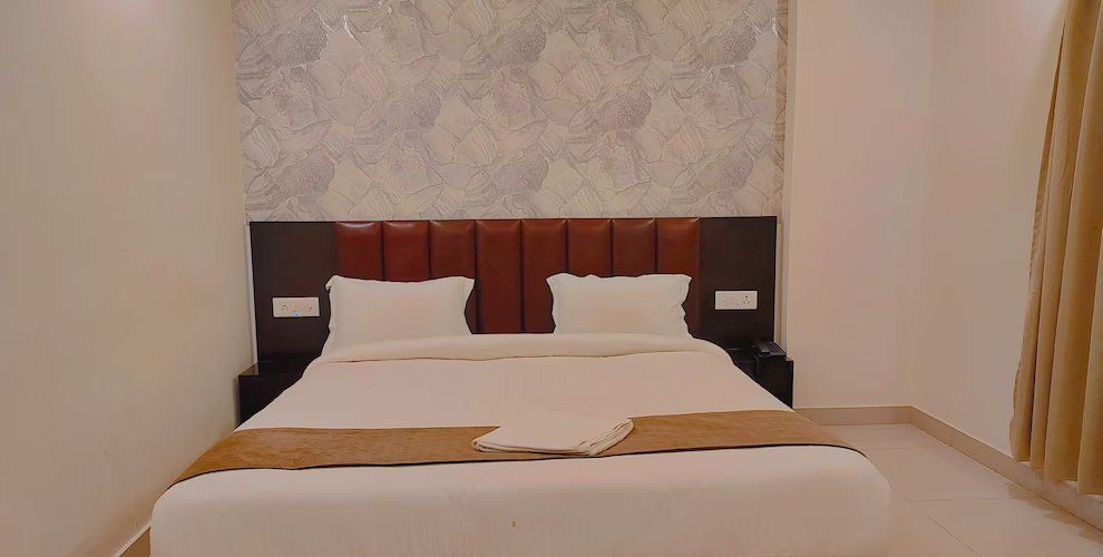 Neelkanth Ayodhya Deluxe room 3