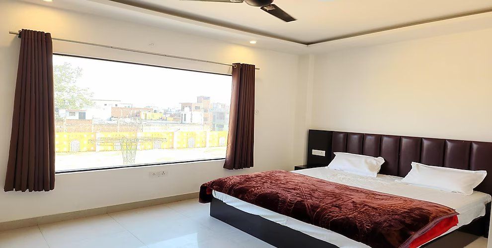 Neelkanth Ayodhya Deluxe room 4