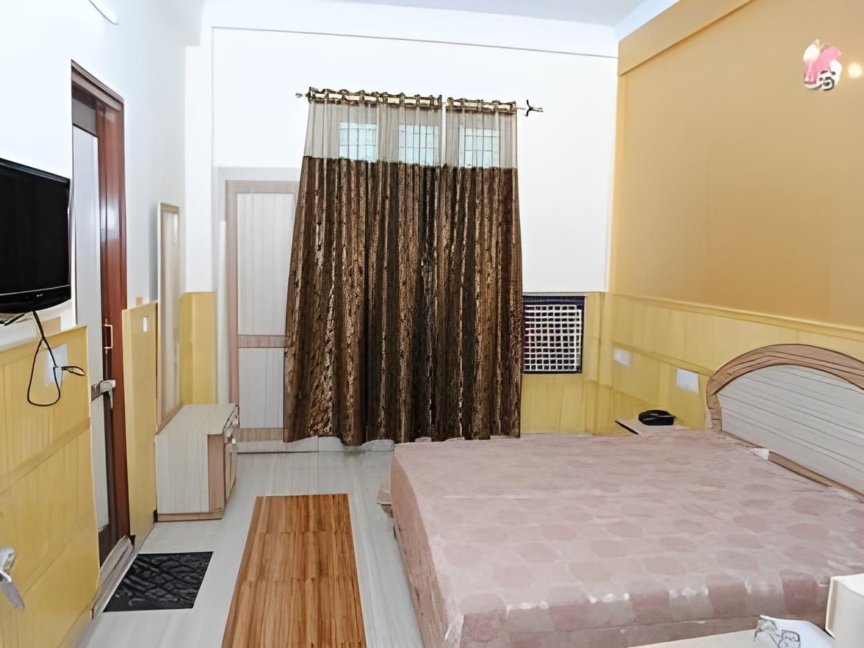 Hotel Shane Avadh. AC Room (Economy)