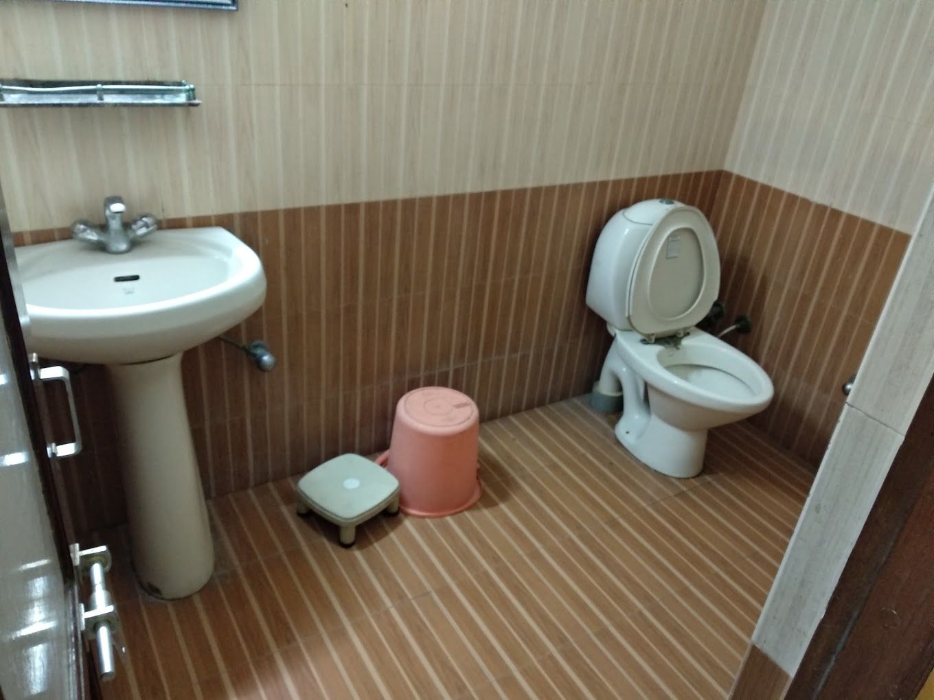 Hotel Shane Avadh. AC Room (Economy) 3