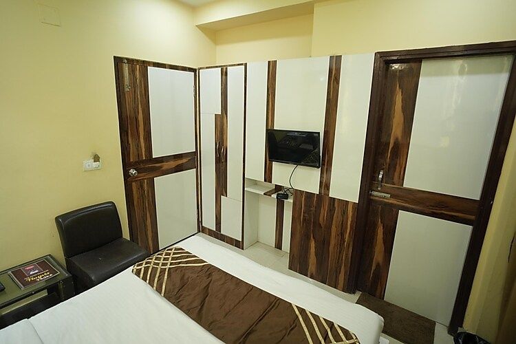 Rajkamal Best Hotel Near Varanasi Railway Station Economy Room 3