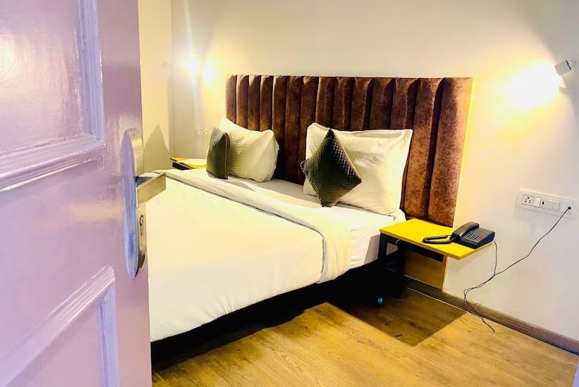 undefined The Archer Gold 9