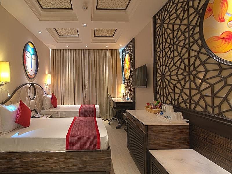 The First Hotel Deluxe Room with Exclusive Food Discounts 5