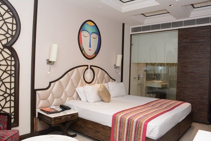 The First Hotel Deluxe Room with Exclusive Food Discounts 6