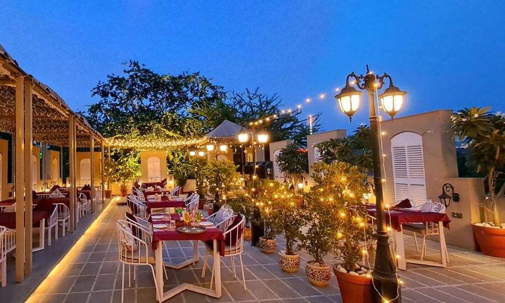 Food & Dining