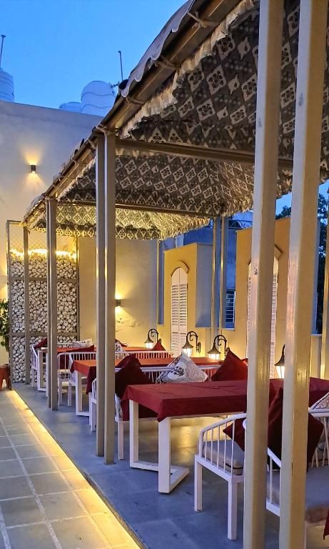 Food & Dining