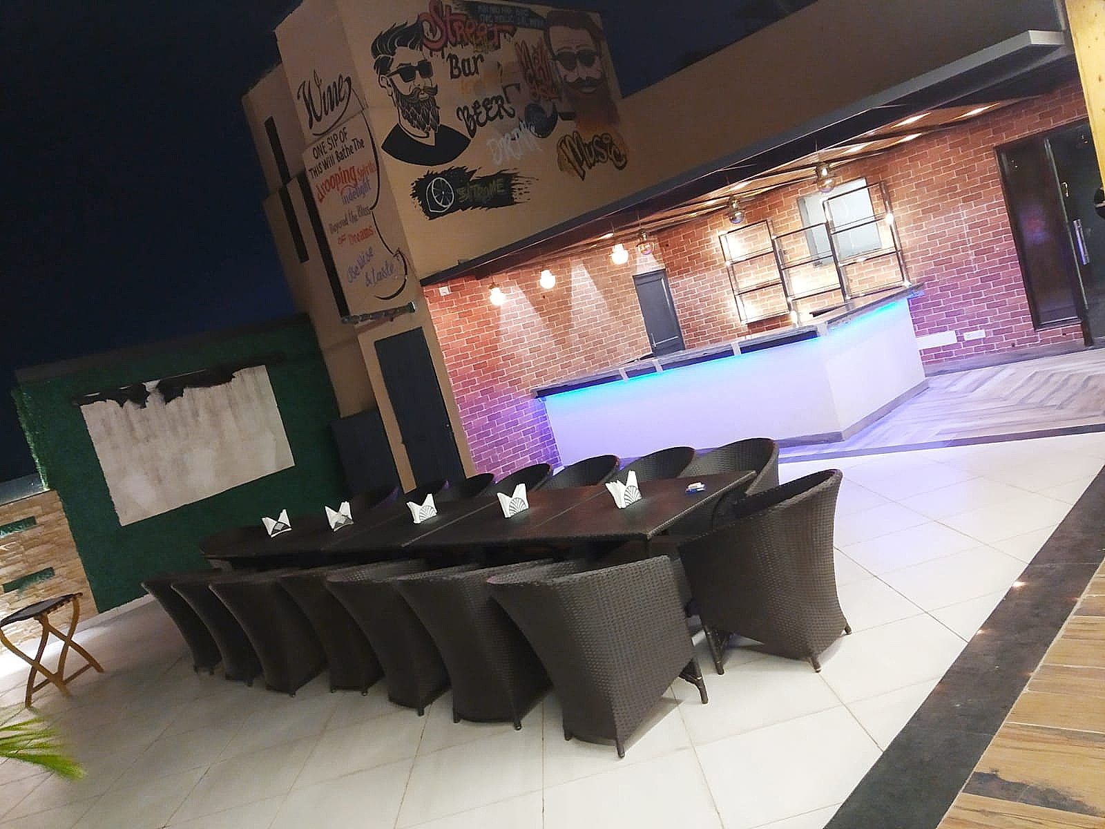 Food & Dining