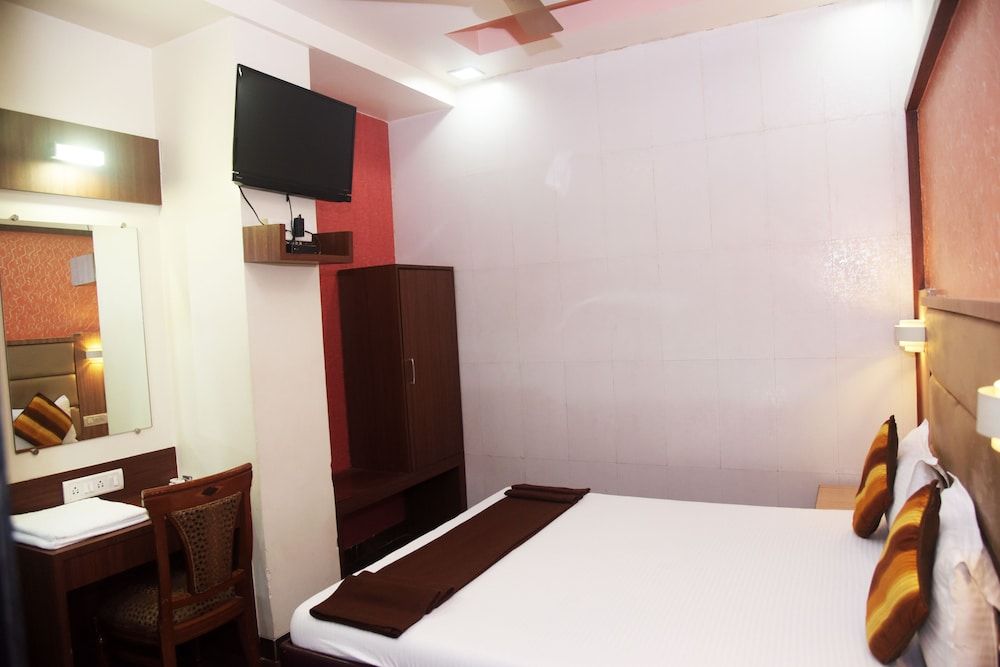 Hotel Indiana Inn Standard Room 6