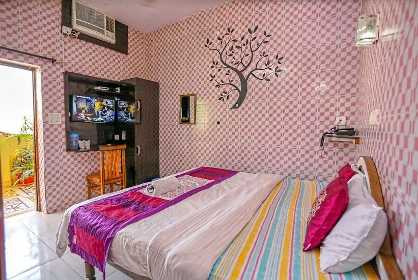 Hotel Embassy Standard Double Bed Room Non AC 6