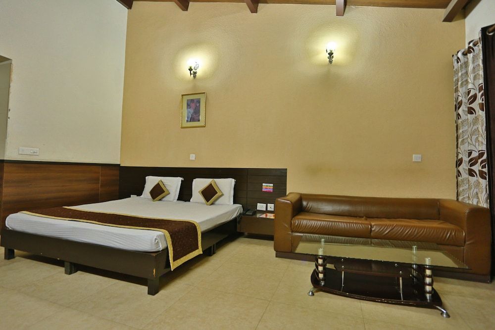 ECKO Kasang Regency Hill Resort Deluxe Room 4