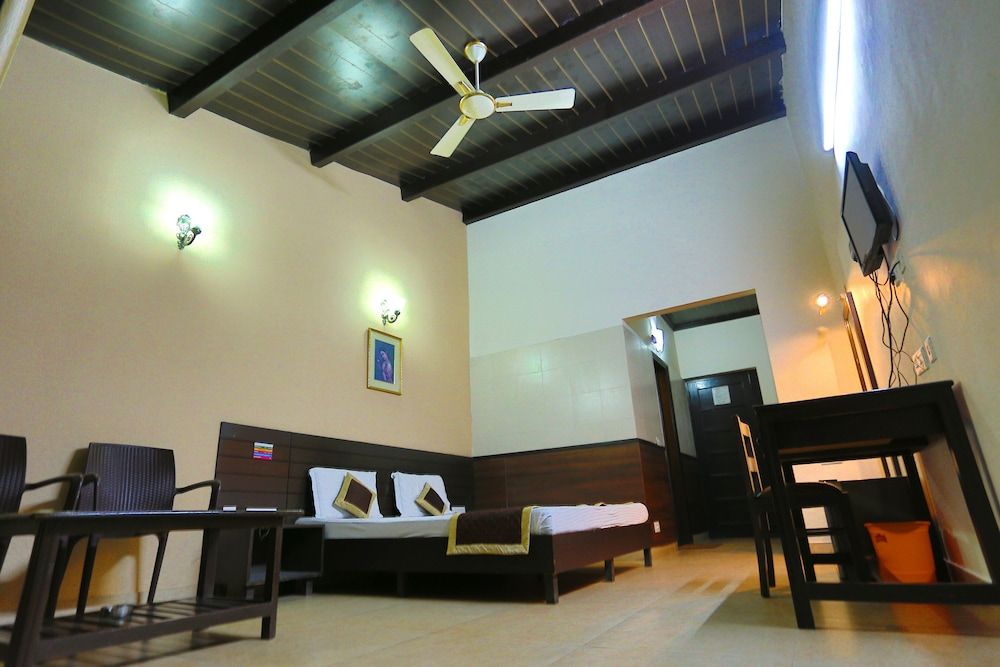 ECKO Kasang Regency Hill Resort Deluxe Room 2