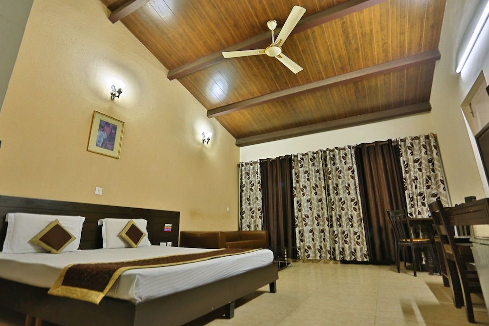 ECKO Kasang Regency Hill Resort Deluxe Room 5