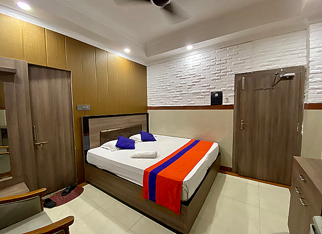 Deluxe Room with Attached Bathroom
