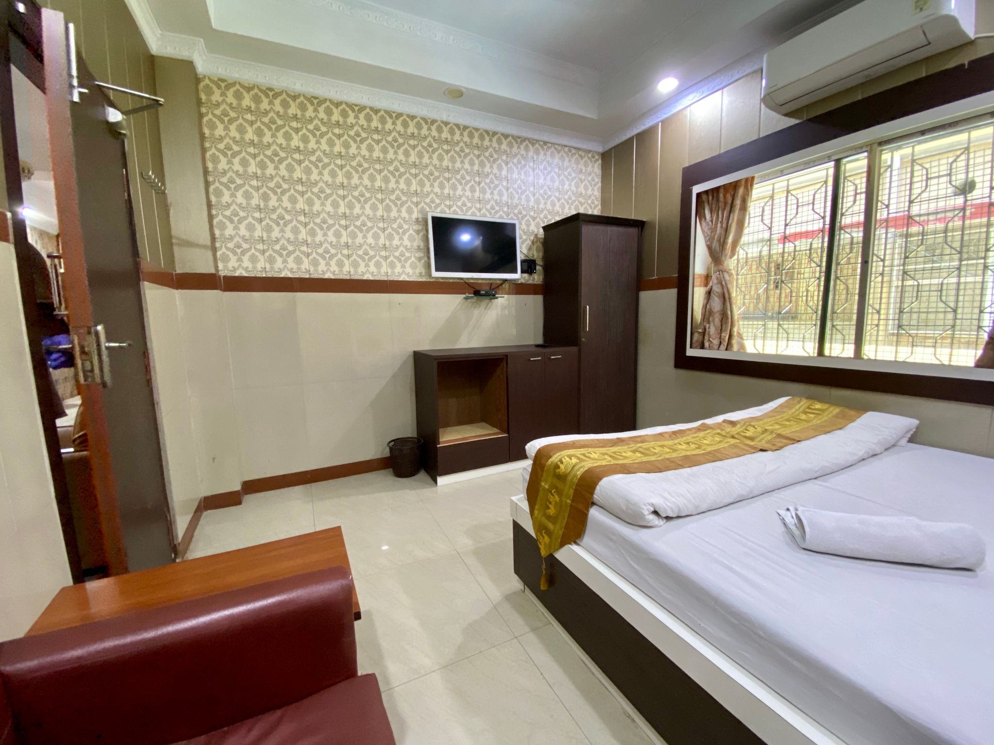 Standard Room with Common Bathroom