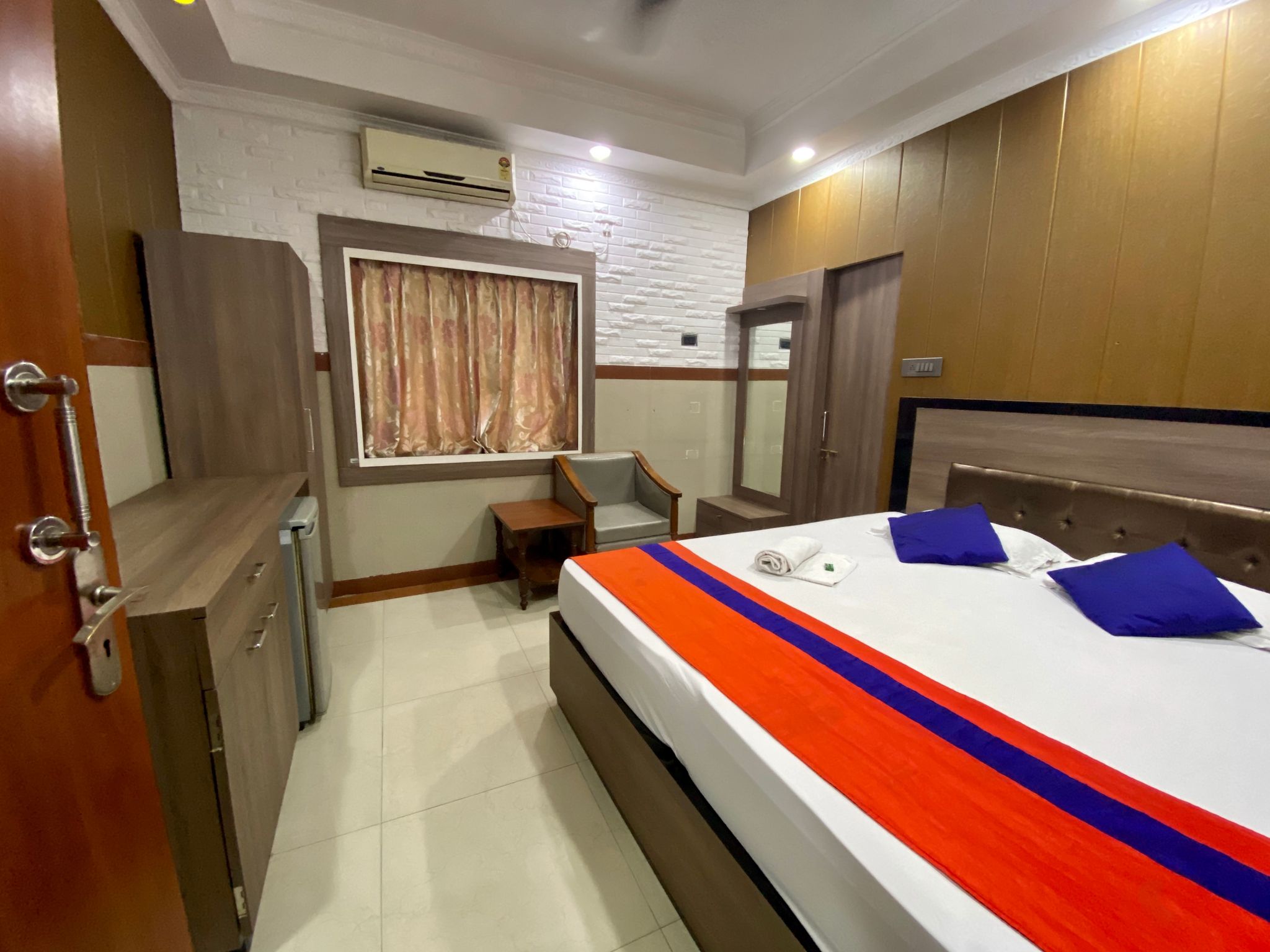 Deluxe Room with Attached Bathroom