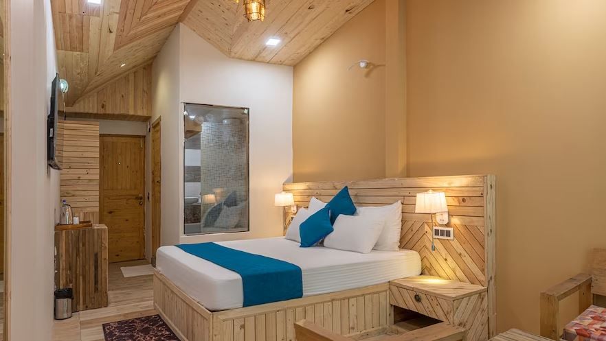 Deluxe Room with Balcony and Mountain-View