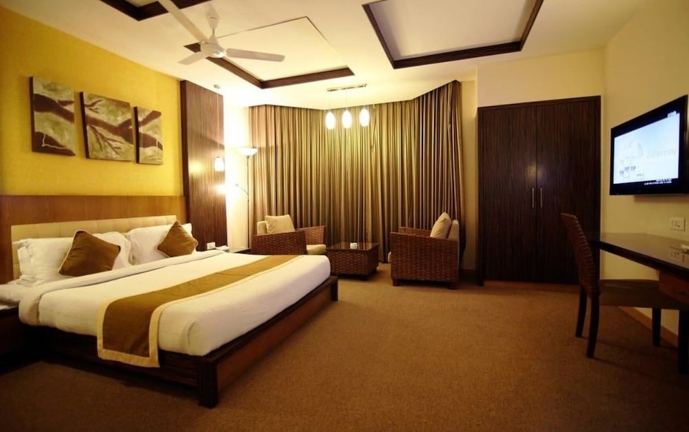 Cenneys Gateway, Pride of Salem Executive Room 2