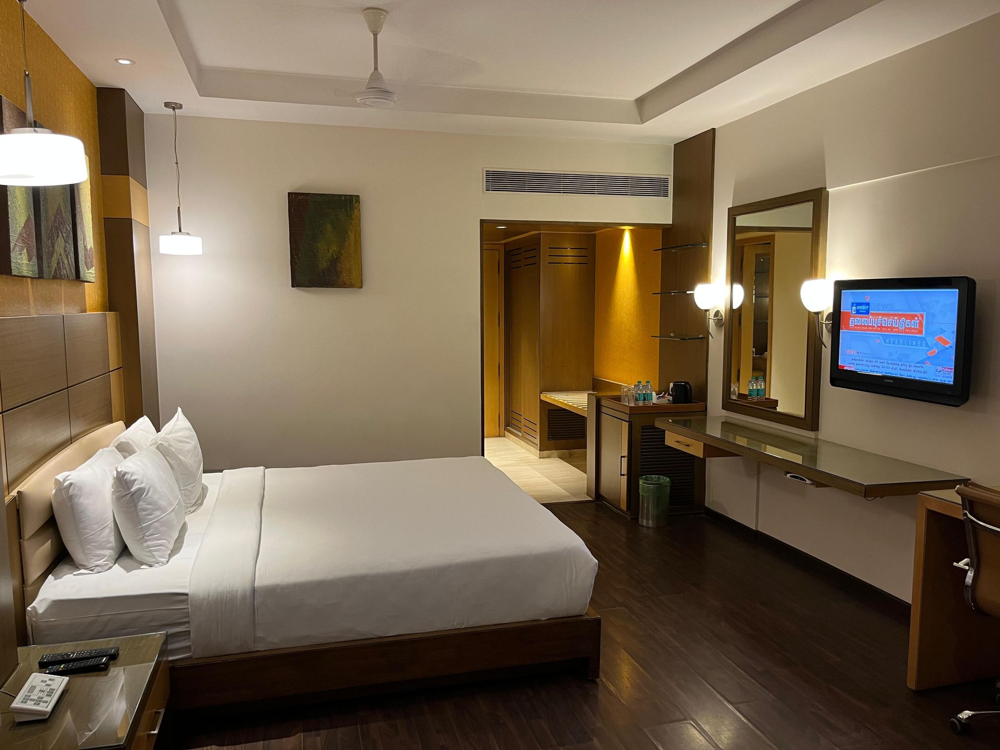 Cenneys Gateway, Pride of Salem Executive Room 5