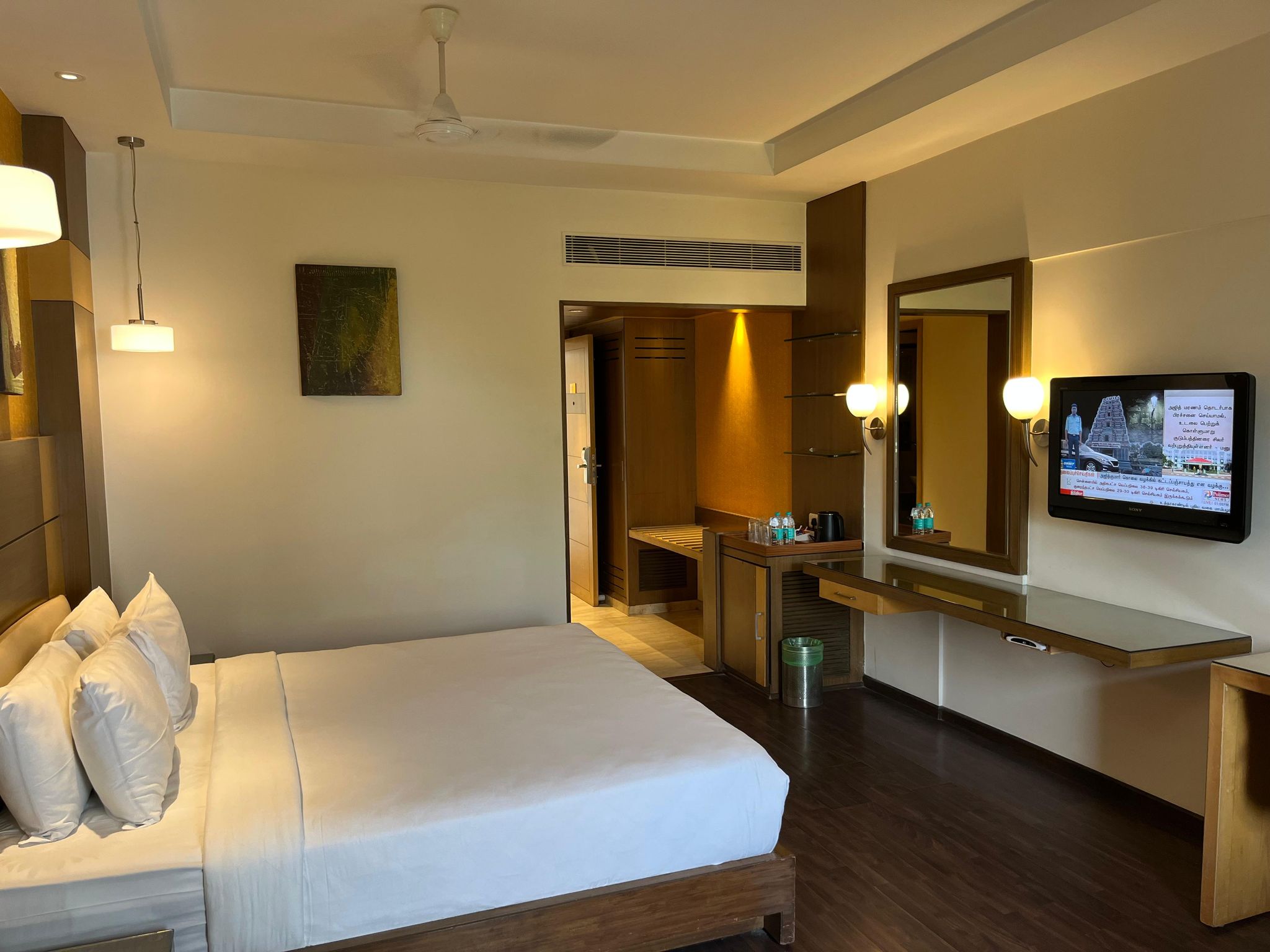 Cenneys Gateway, Pride of Salem Executive Room 7