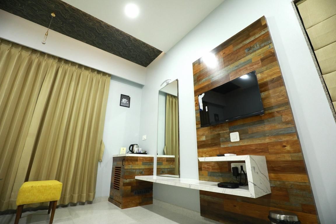Superior Front View Room