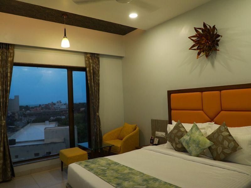 Deluxe Sea View King Room