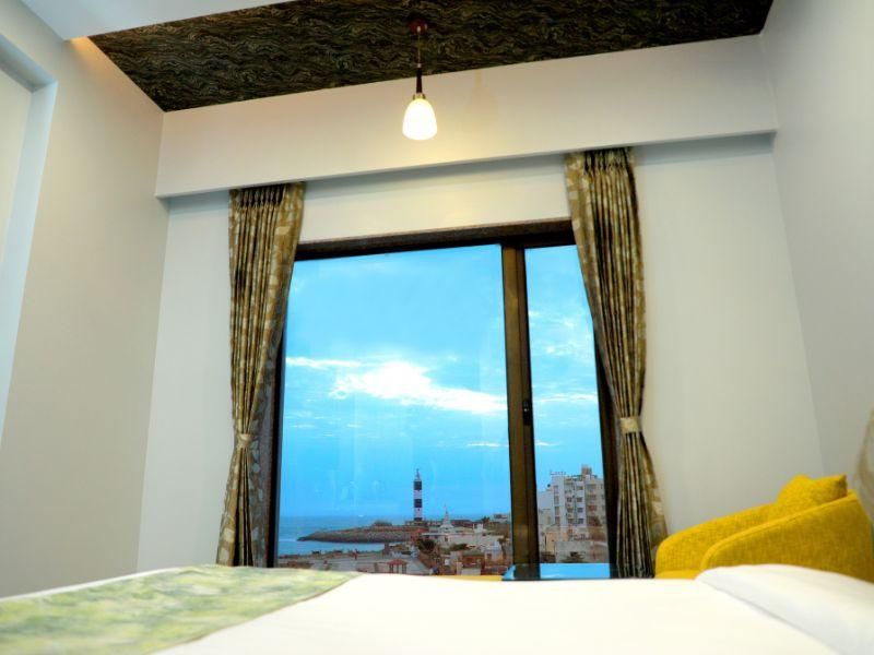 Deluxe Sea View King Room