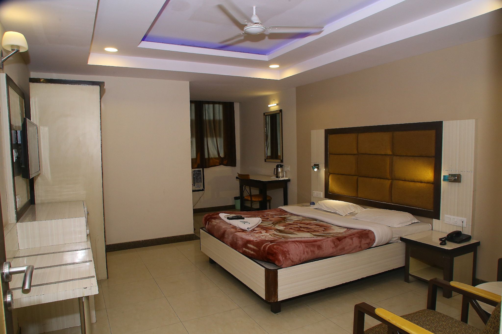 Hotel Parklane Executive Deluxe Room 3