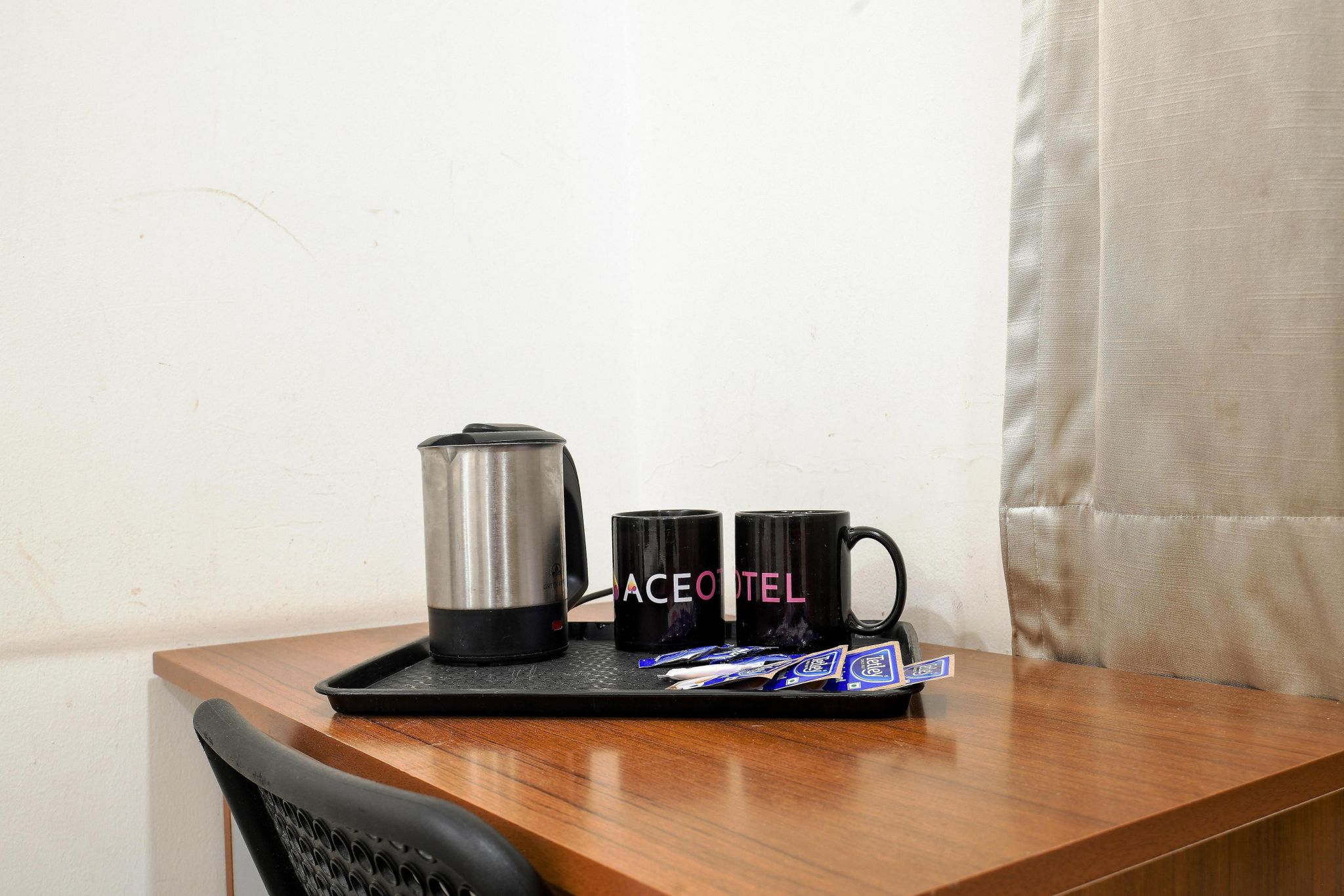 Aceotel Inn Flamingo Deluxe Twin Room 9