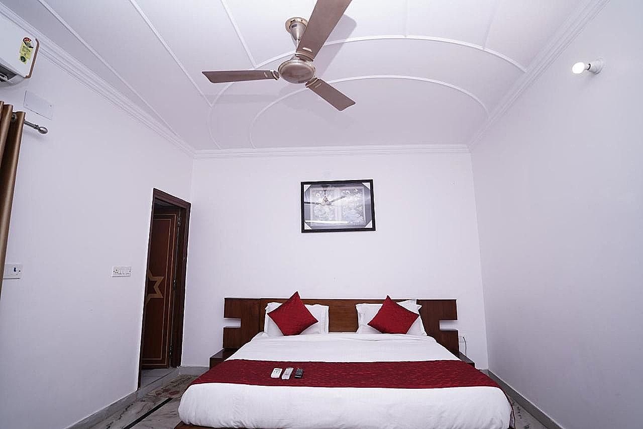 undefined Hotel Lecston inn 5