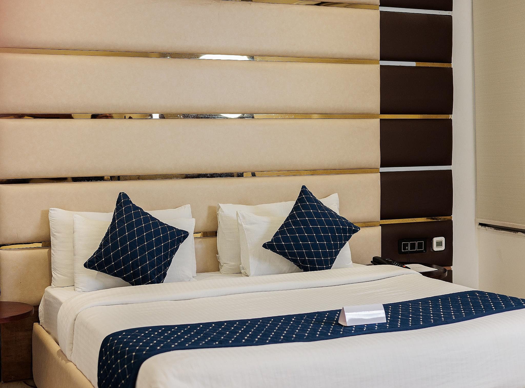 The Eliot Hotel & Banquet Deluxe Room 2