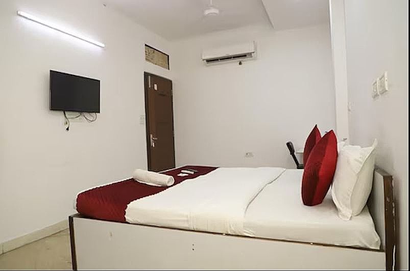 Pearl Residency inn Deluxe Room 4